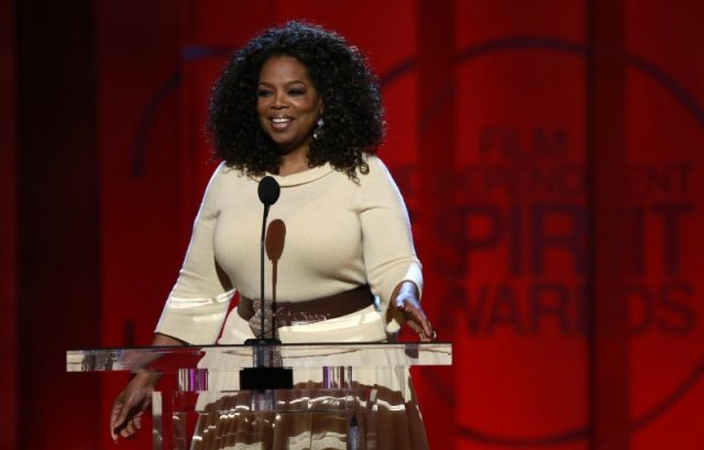 Entertainer and producer Oprah Winfrey arrives to introduce a clip from her Best Feature nominated film "Selma" at the 2015 Film Independent Spirit Awards in Santa Monica, California February 21, 2015. REUTERS/Adrees Latif/File Photo