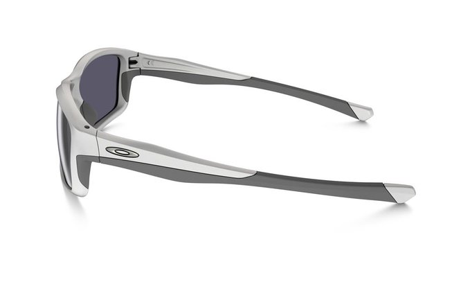 These Oakleys are on sale for less than $70 (Photo via Amazon)