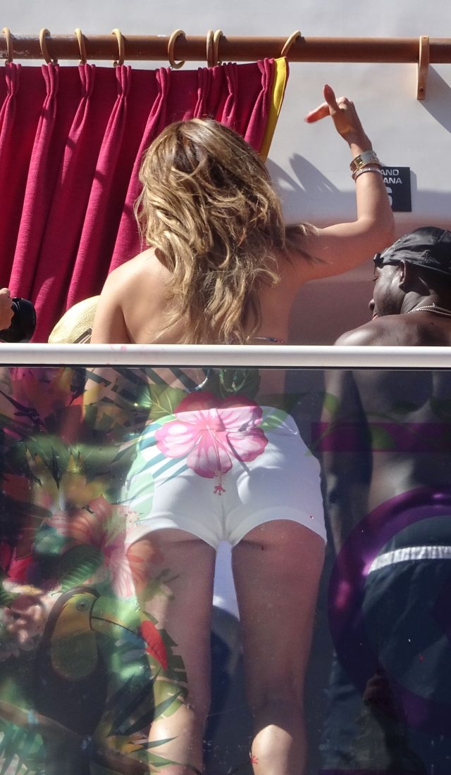 Jennifer Lopez bikini photos
