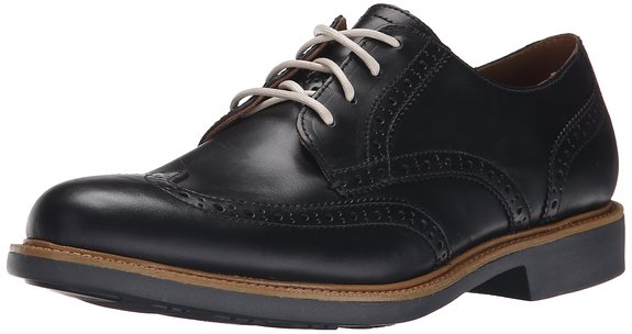These black wingtips are almost half off today (Photo via Amazon)