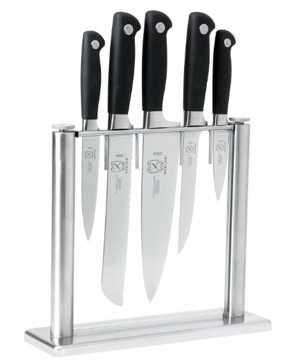 These knives are very highly rated. They are also over 25 percent off (Photo via Amazon)
