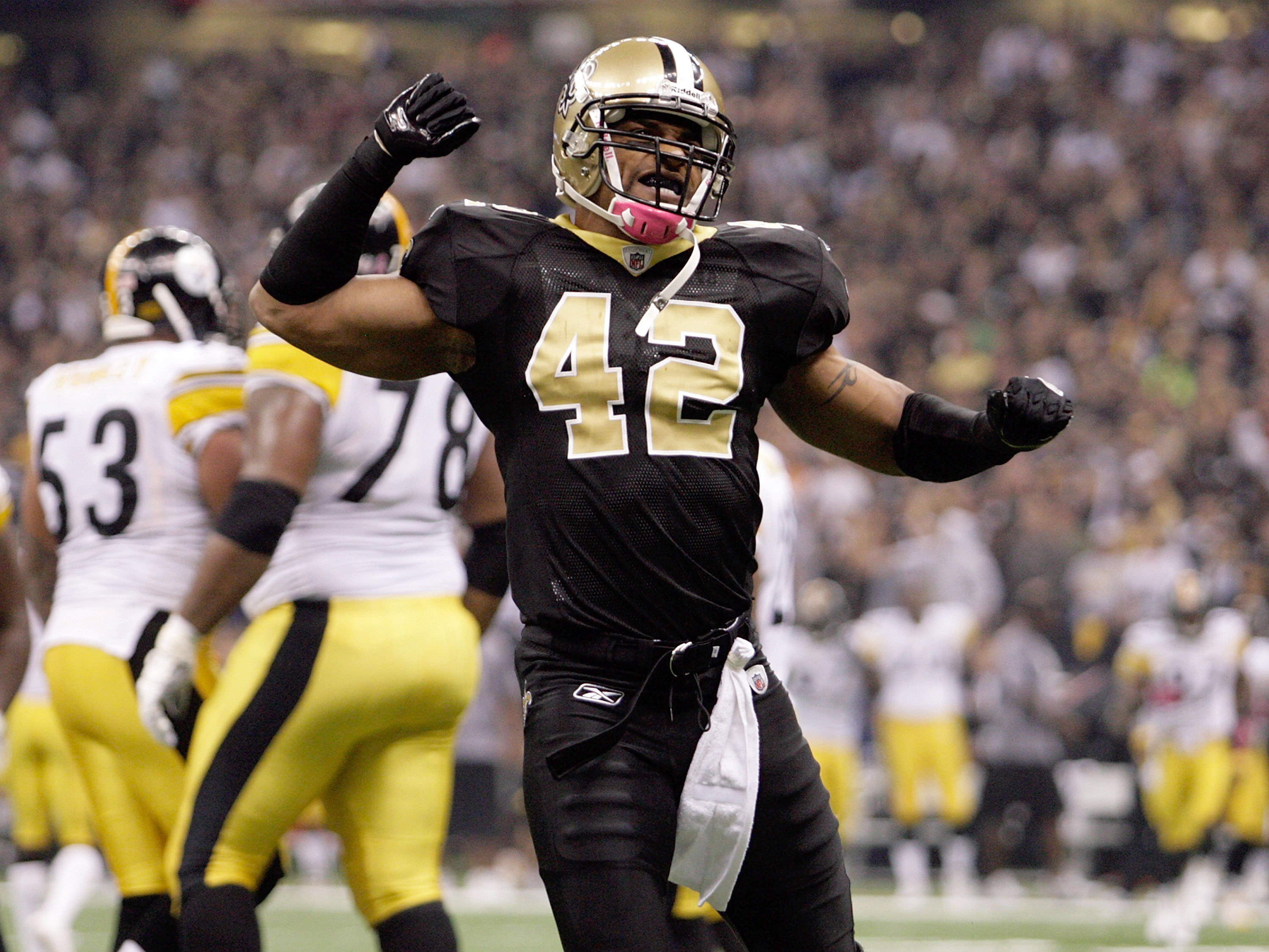 Darren Sharper celebrates a play against the Pittsburgh Steelers at the Louisiana Superdome on October 31, 2010 (Getty Images)