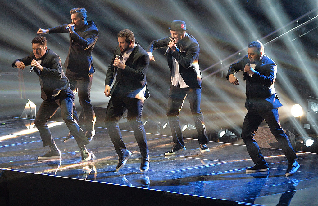 NEW YORK, NY - AUGUST 25: (L-R) Chris Kirkpatrick, Joey Fatone, Justin Timberlake, JC Chasez and Lance Bass of 'N Sync perform during the 2013 MTV Video Music Awards at the Barclays Center on August 25, 2013 in the Brooklyn borough of New York City. (Photo by Rick Diamond/Getty Images for MTV)