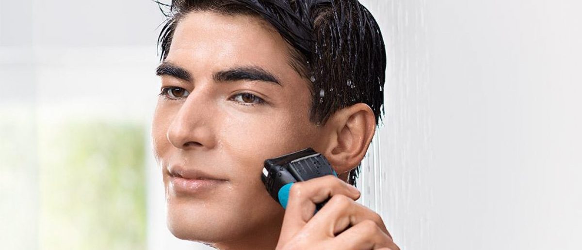 This wet and dry foil shaver is 40 percent off (Photo via Amazon)