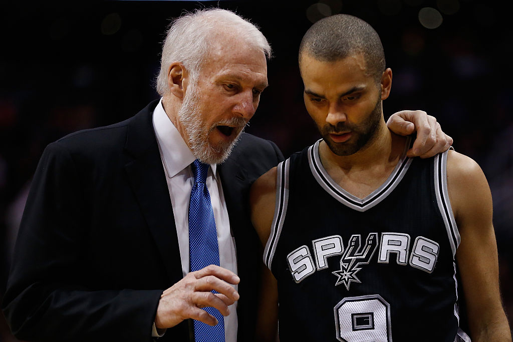 Popovich talks to his point guard Tony Parker (Photo credit: Getty Images)