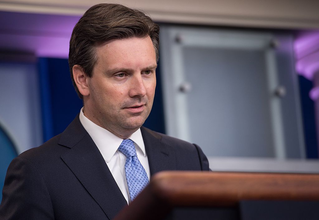 Josh Earnest speaks during the daily press briefing at the White House in Washington, DC, on August 30, 2016. (Getty Images)