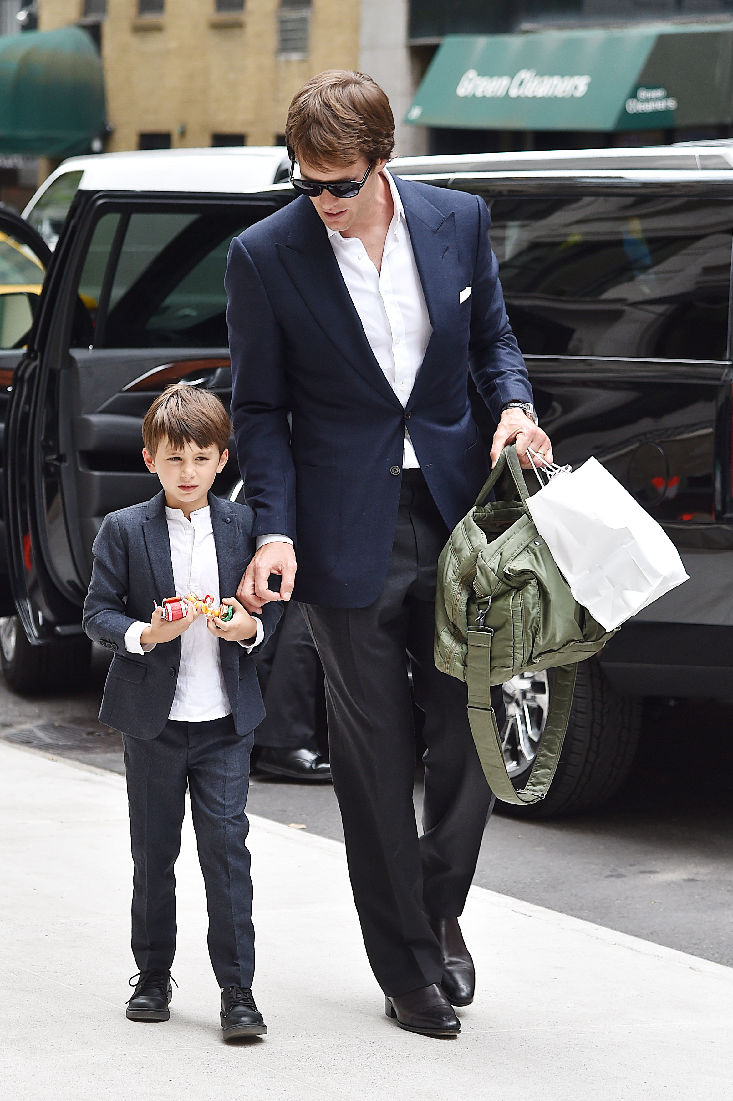 Tom with one of his two sons (Photo credit: Splash News)
