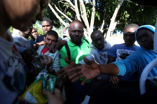 Haitian migrants ask for food outside Padre Chava shelter after leaving Brazil, where they sought refuge after Haiti's 2010 earthquake, but are now attempting to enter the U.S., in Tijuana, Mexico, October 3, 2016. Picture taken October 3, 2016. REUTERS/Edgard Garrido