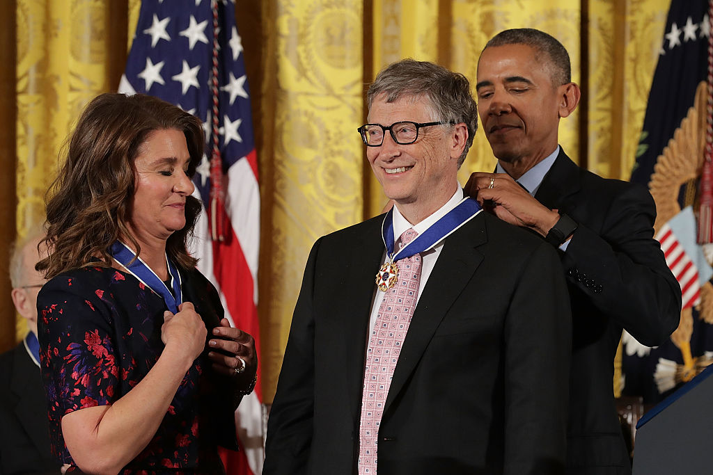 U.S. President Barack Obama awards the Presidential Medal of Freedom to Bill and Melinda Gates. (Photo credit: Getty Images)