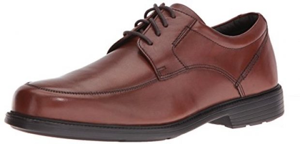Normally $110, this pair of Rockport oxfords is 50 percent off (Photo via Amazon)