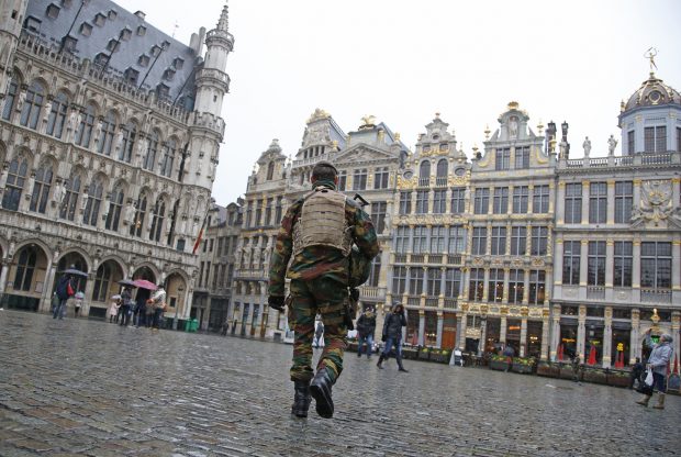 A Belgian soldier patrols on Brussels Grand Place in central Brussels, November 21, 2015, after security was tightened in Belgium following the fatal attacks in Paris. Belgium raised the alert status for its capital Brussels to the highest level on Saturday, shutting the metro and warning the public to avoid crowds because of a "serious and imminent" threat of an attack. REUTERS/Francois Lenoir - RTX1V58X