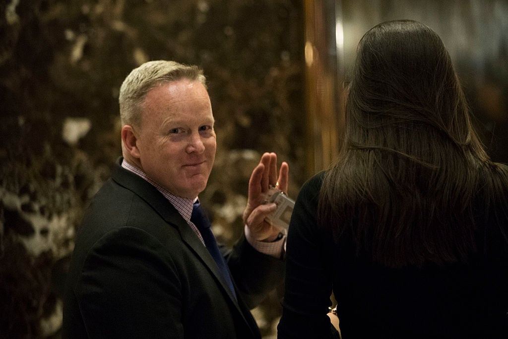Sean Spicer waves to reporters in Trump Tower (Getty Images)