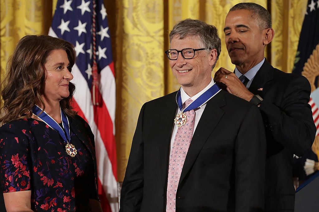 Barack Obama awards the Presidential Medal of Freedom to Microsoft founder Bill Gates wife Melinda Gates (Getty Images)