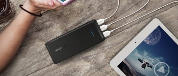 This power bank supports charging three devices at once (Photo via Amazon)