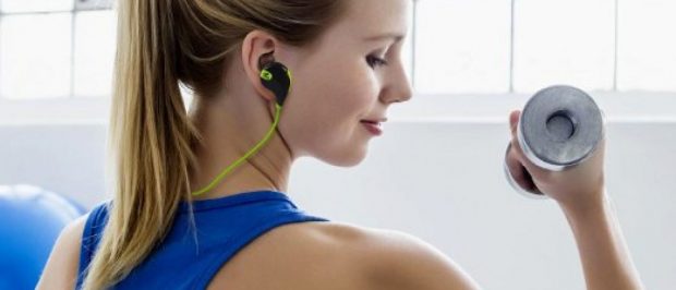 This girl listens to music on her SoundPEATS headphones while working out (Photo via Amazon)