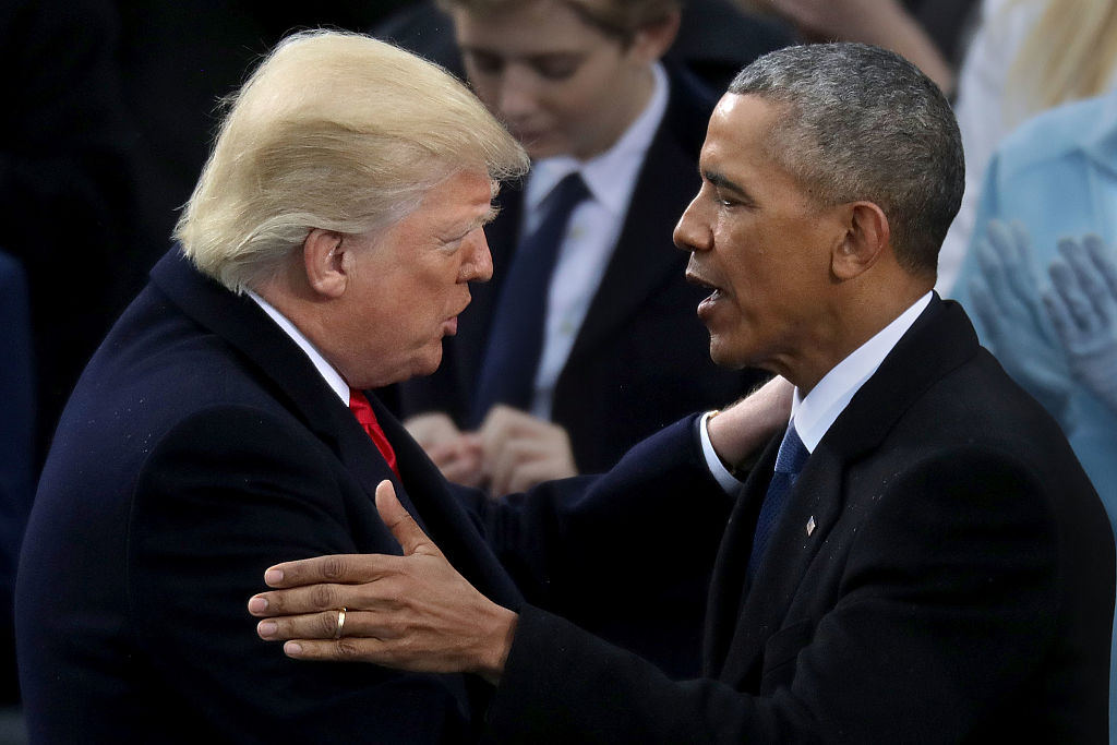 Donald Trump shakes hands with Barack Obama (Getty Images)