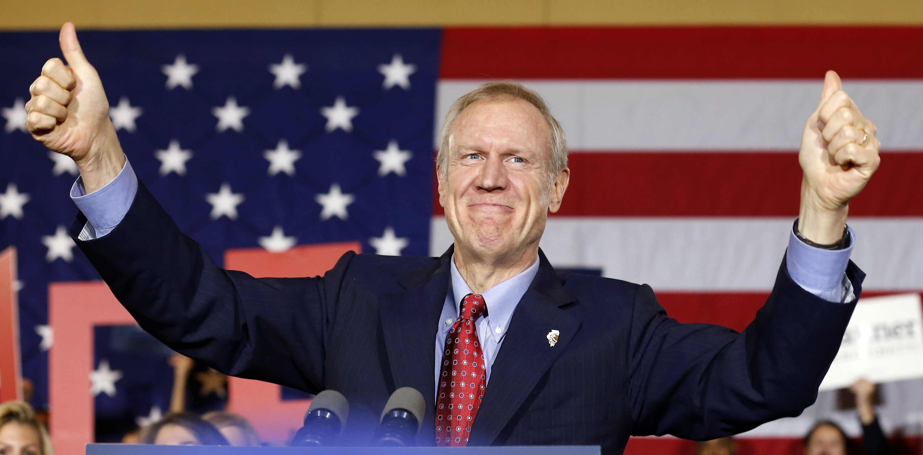Republican Bruce Rauner gives a thumbs-up after winning the midterm elections in Chicago, Illinois, November 4, 2014. REUTERS/Jim Young (UNITED STATES - Tags: POLITICS ELECTIONS) - RTR4CVD2