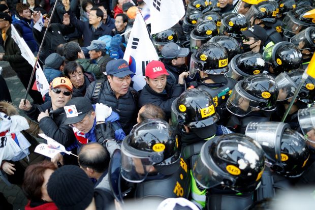 Supporters of impeached President Park Geun-hye scuffle with riot police during a protest after Park's impeachment was accepted, near the Constitutional Court in Seoul, South Korea, March 10, 2017. REUTERS/Kim Hong-Ji