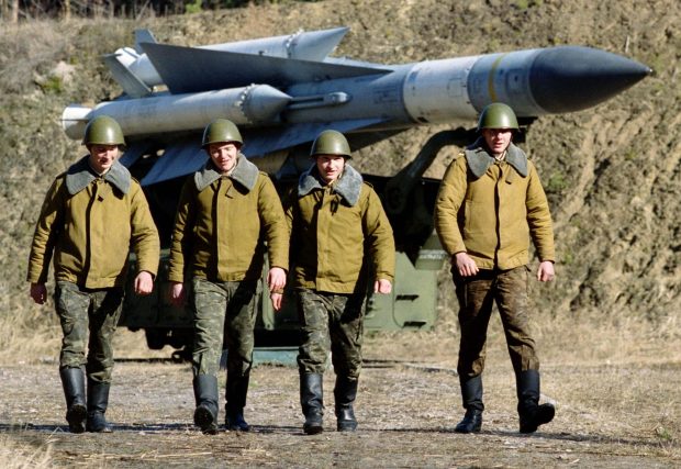 Ukrainian soldiers walk past a S-200 "surface-to-air" missile at a base near Kiev, February 24. After the last Ukrainian nuclear warheads were sent to Russia in May 1996 under a nuclear weapons reduction agreement, there are only conventional weapons on duty in the Ukrainian army now. REUTERS/Stringer