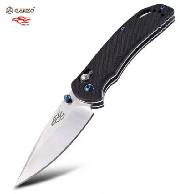 This tactical knife is 10 percent off with code OUT15OFF (Photo via GearBest)