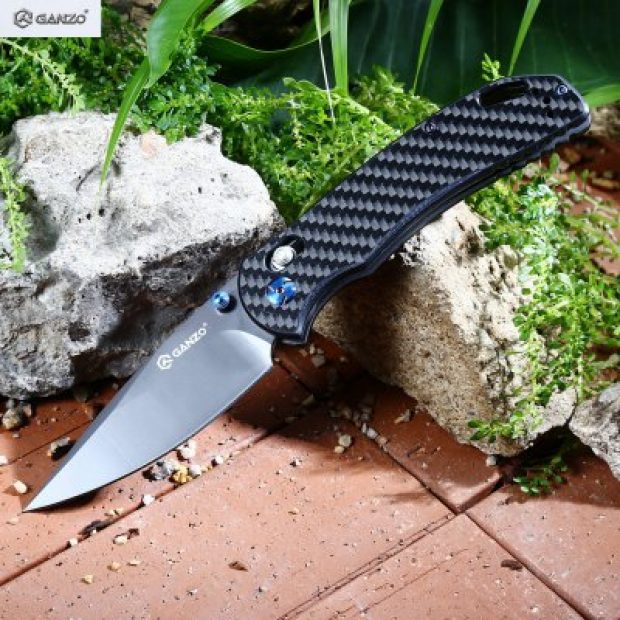This carbon fiber foldable titanium knife is 15 percent off (Photo via GearBest)