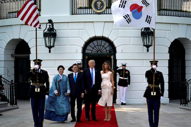 U.S. President Donald Trump and first lady Melania Trump welcome South Korean President Moon Jae-in and his wife Kim Jeong-sook to the White House in Washington, U.S., June 29, 2017. REUTERS/Carlos Barria - RTS196Y9