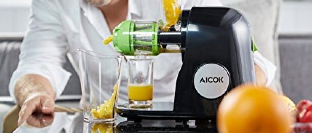 Masticating juicers are the better kind (Photo via Amazon)