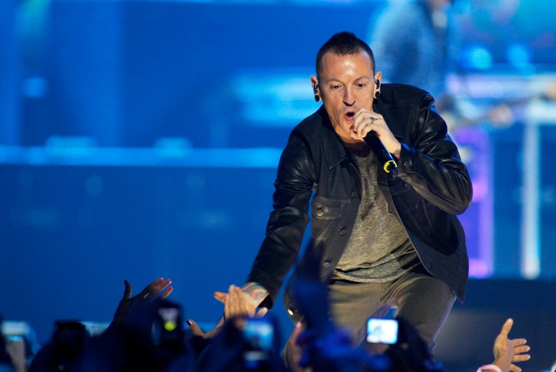 FILE PHOTO: Chester Bennington of the band Linkin Park performs during the second day of the 2012 iHeartRadio Music Festival at the MGM Grand Garden Arena in Las Vegas, Nevada September 22, 2012. REUTERS/Steve Marcus/File Photo