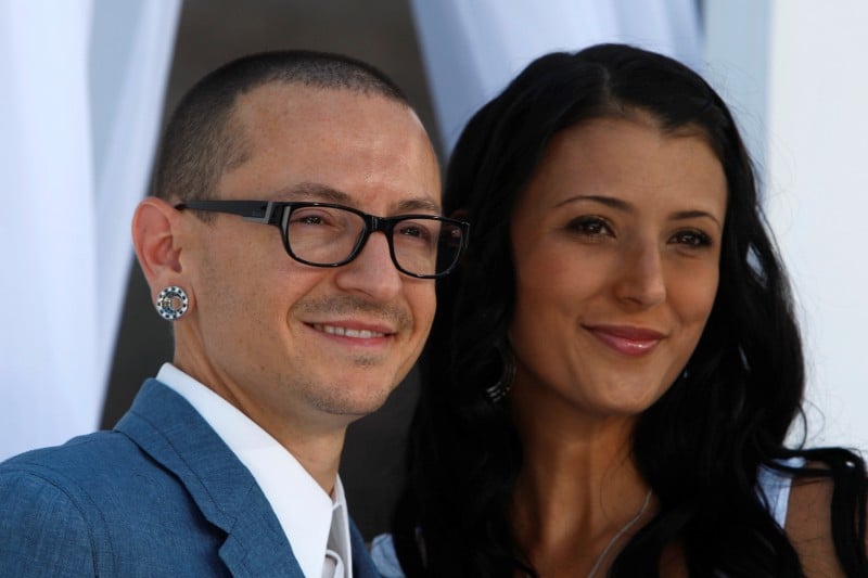 FILE PHOTO: Chester Bennington of Linkin Park and wife Talinda arrive at the 2012 Billboard Music Awards in Las Vegas, Nevada, May 20, 2012. REUTERS/Steve Marcus/File Photo