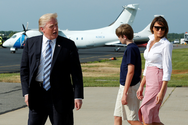 U.S. President Donald Trump with First Lady Melania Trump and their son Barron arrive at Morristown municipal airport, New Jersey, U.S., to spend a weekend at the Trump National Golf Club in Bedminster, New Jersey, June 30, 2017. REUTERS/Yuri Gripas - RTS19BOE