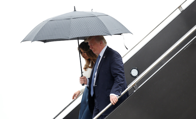U.S. President Donald and First Lady Melania Trump step from Air Force One upon their arrival in Newark, New Jersey, U.S. to spend the weekend in Bedminster July 14, 2017. REUTERS/Kevin Lamarque - RTX3BINZ