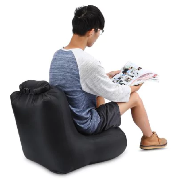 This inflatable chair sofa is 17 percent off as part of a flash sale (Photo via GearBest)