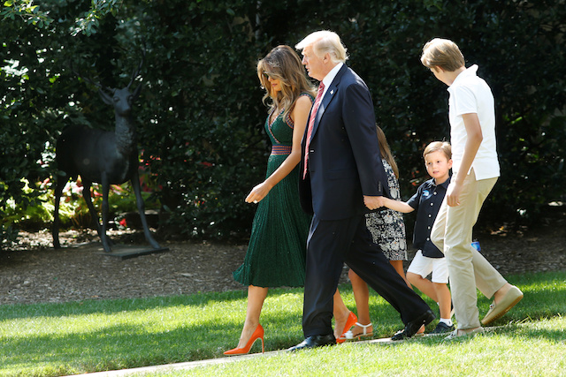 U.S. President Donald Trump, First Lady Melania Trump, their son Barron (R) and Trump's grandchildren Arabella and Joseph walk from the Oval Office of the White House in Washington, U.S., before their departure to Camp David, August 25, 2017. REUTERS/Yuri Gripas - RTS1DCFS