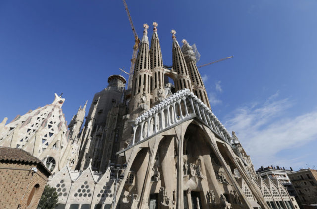 Towers and construction cranes are seen as work continues on the Basilica Sagrada Familia, which was designed by Antoni Gaudi in Barcelona, Spain, December 30, 2016. REUTERS/Regis Duvignau - RTX2XA1T