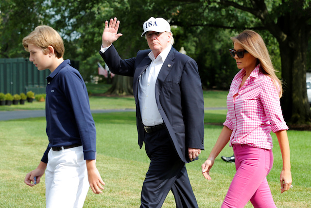 U.S. President Donald Trump waves as he with First Lady Melania Trump and their son Barron walk on South Lawn of the White House upon their return to Washington, U.S., from Camp David, August 27, 2017. REUTERS/Yuri Gripas - RTX3DKLL