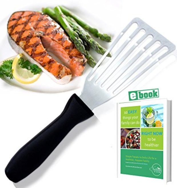 Normally $20, this fish spatula is 62 percent off right now (Photo via Amazon)