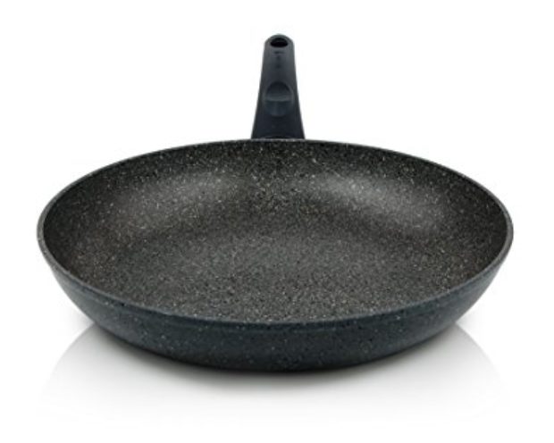 Normally $40, this frying pan is 56 percent off with this code (Photo via Amazon)