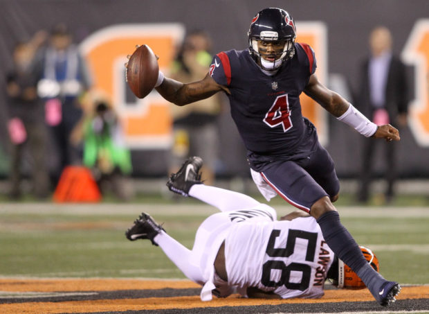 CINCINNATI, OH - SEPTEMBER 14: Deshaun Watson #4 of the Houston Texans breaks a tackle from Carl Lawson #58 of the Cincinnati Bengals as he runs for a touchdown during the first half at Paul Brown Stadium on September 14, 2017 in Cincinnati, Ohio. (Photo by John Grieshop/Getty Images)