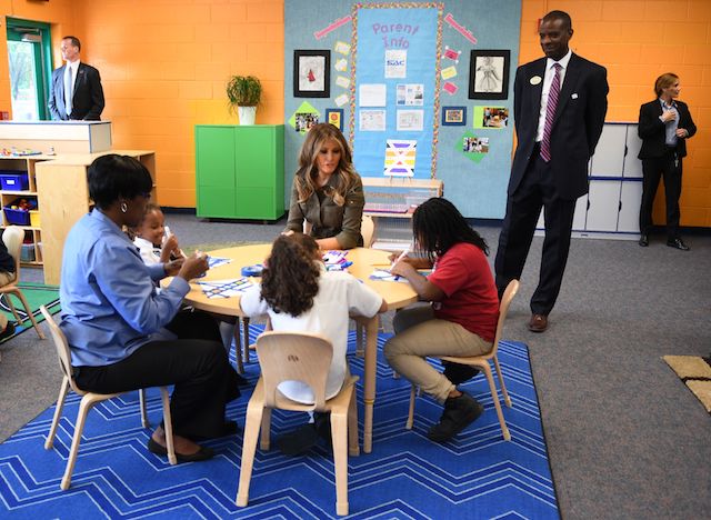 US First Lady Melania Trump (C) speaks with students as she visits a youth centre at Joint Andrews Airforce base, Maryland on September 15, 2017. / AFP PHOTO / JIM WATSON (Photo credit should read JIM WATSON/AFP/Getty Images)