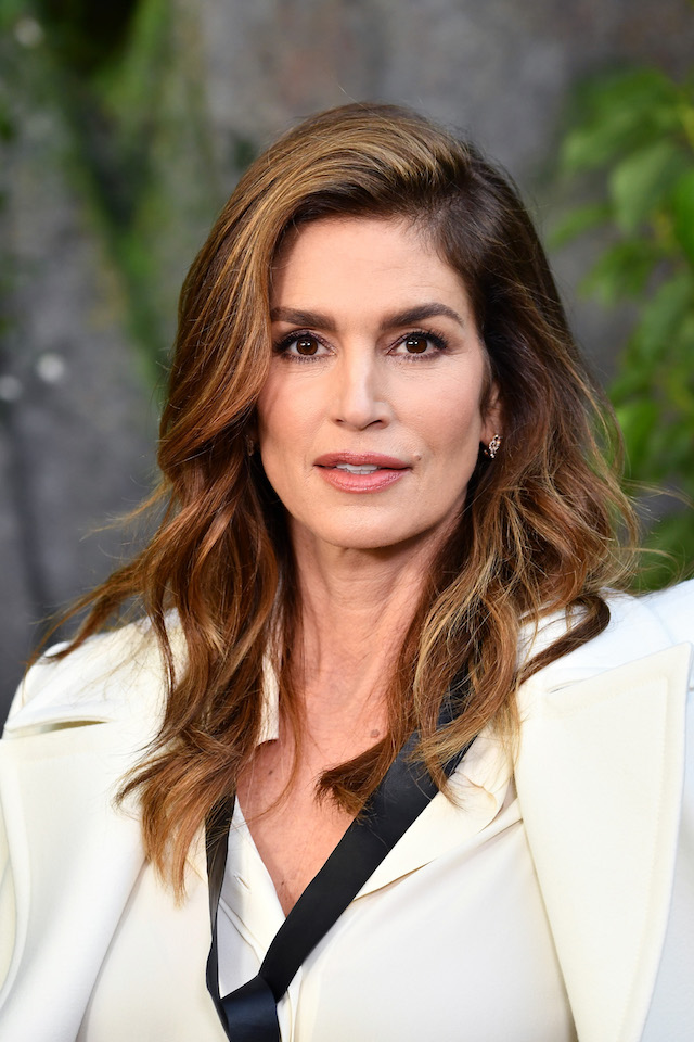 PARIS, FRANCE - OCTOBER 03: Cindy Crawford attends the Chanel show as part of the Paris Fashion Week Womenswear Spring/Summer 2018 on October 3, 2017 in Paris, France. (Photo by Pascal Le Segretain/Getty Images)