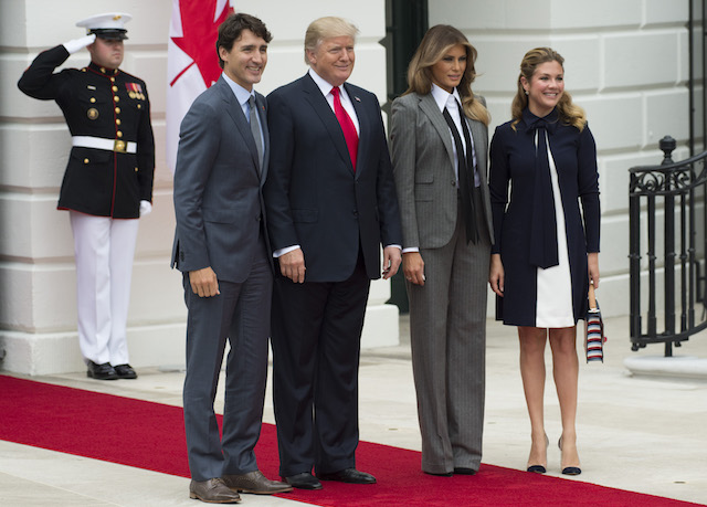 US President Donald Trump (2ndL) and First Lady Melania Trump (2ndR) welcome Canadian Prime Minister Justin Trudeau (L) and his wife Sophie Gregoire Trudeau (R) at the White House in Washington, DC, on October 11, 2017 / AFP PHOTO / SAUL LOEB (Photo credit should read SAUL LOEB/AFP/Getty Images)