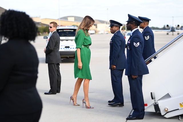 TOPSHOT - US First Lady Melania Trump (C) prepares to board a plane at Joint Base Andrews near Washington on October 10, 2017. Melania Trump will fly to West Virginia to visit Lily's Place, the nation's first nonprofit infant recovery center that also provides services to parents and families dealing with addiction and notably opioid addiction. / AFP PHOTO / JIM WATSON (Photo credit should read JIM WATSON/AFP/Getty Images)