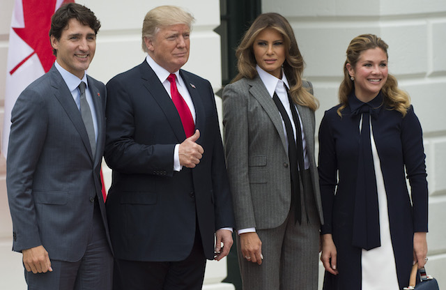 US President Donald Trump (2ndL) and First Lady Melania Trump (2ndR) welcome Canadian Prime Minister Justin Trudeau (L) and his wife Sophie Gregoire Trudeau (R) at the White House in Washington, DC, on October 11, 2017 / AFP PHOTO / SAUL LOEB (Photo credit should read SAUL LOEB/AFP/Getty Images)