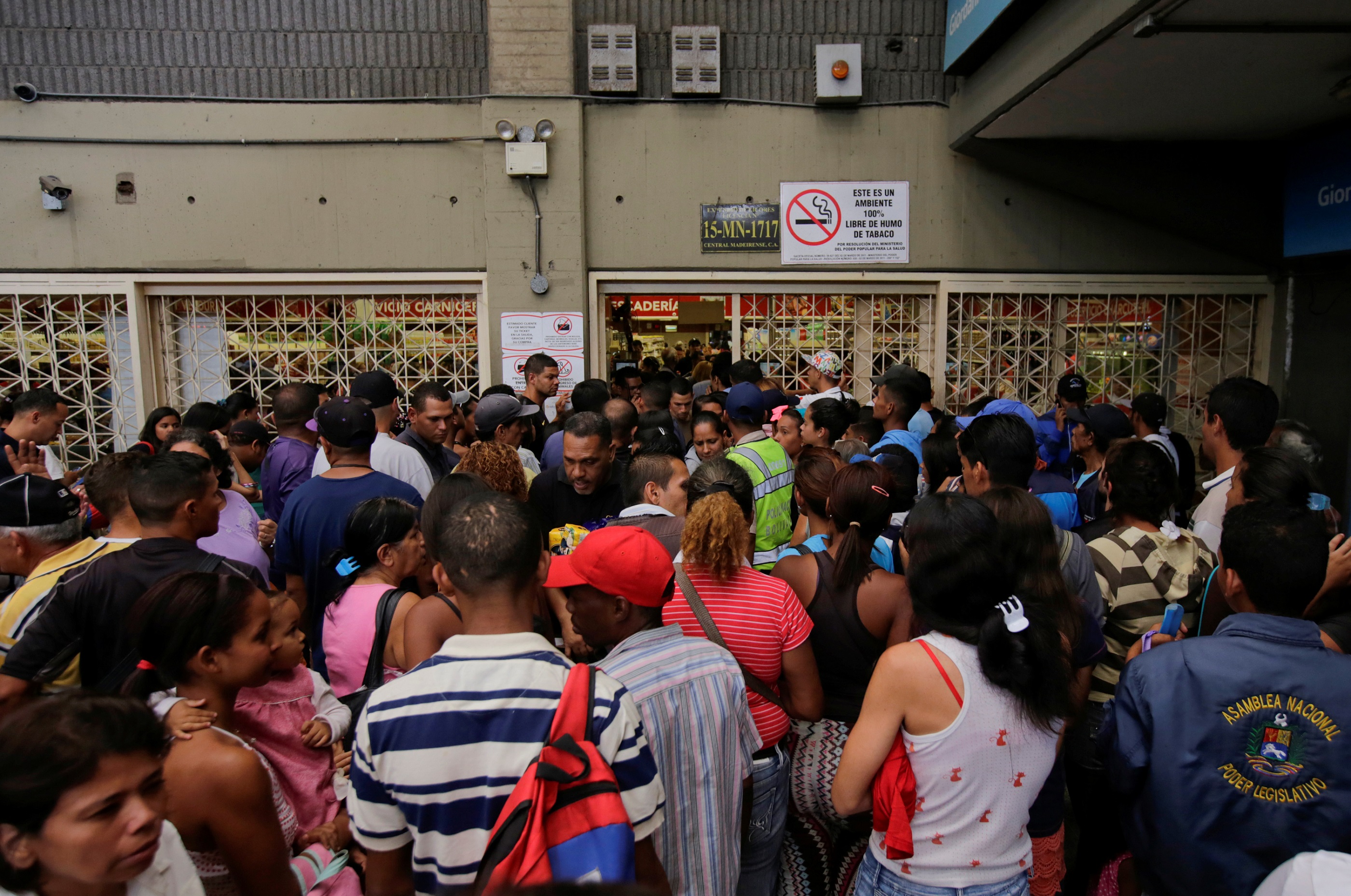 People wait to buy staple items and basic food outside a supermarket in Caracas, Venezuela. Reuters/Henry Romero 