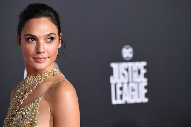 Actress Gal Gadot arrives for the world premiere of Warner Bros. Pictures' "Justice League," November 13, 2017 at the Dolby Theater in Hollywood, California. / AFP PHOTO / Robyn Beck (Photo credit should read ROBYN BECK/AFP/Getty Images)
