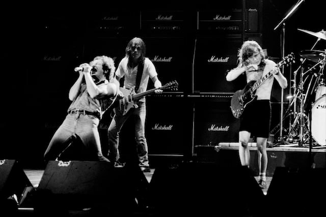 (LtoR) Singer Brian Johnson performs next to guitarists Malcolm Young and Angus Young of Australian legendary hard rock band AC/DC at the Palais Omnisport of Paris Bercy, on September 15, 1984 in Paris. / AFP PHOTO / JEAN-CLAUDE COUTAUSSE (Photo credit should read JEAN-CLAUDE COUTAUSSE/AFP/Getty Images)
