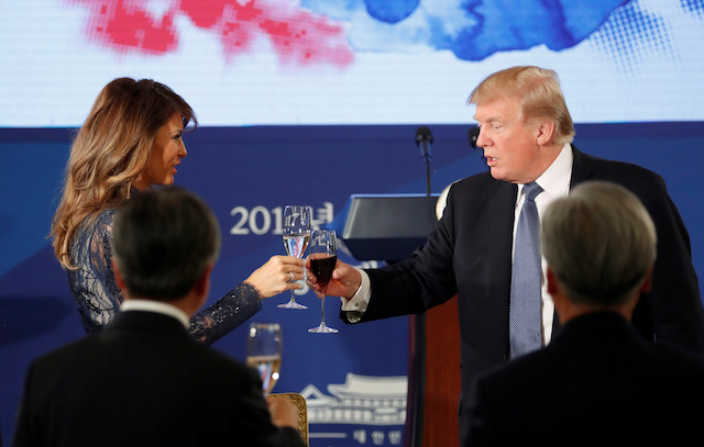 U.S. President Donald Trump and first lady Melania share a toast during a state dinner hosted by South Korea's President Moon Jae-in at the Blue House in Seoul, South Korea November 7, 2017. REUTERS/Jonathan Ernst - RC12FAC9DC00