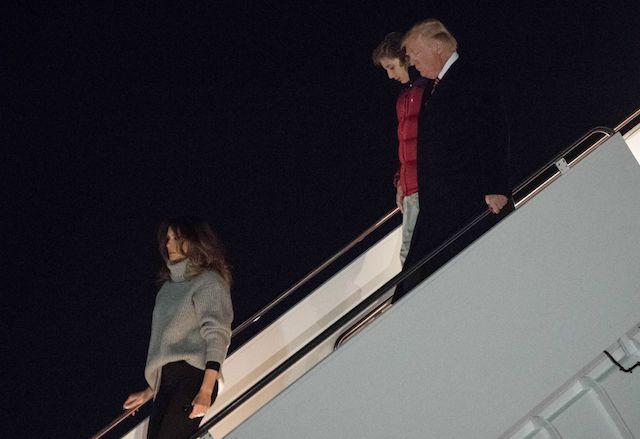 US President Donald Trump (R), his son Barron (2nd R) and First Lady Melania Trump step off Air Force One at Andrews Air Force Base in Maryland on November 26, 2017 upon their return from their Thanksgiving holiday at Trump's Mar-a-Lago resort in Florida. / AFP PHOTO / NICHOLAS KAMM (Photo credit should read NICHOLAS KAMM/AFP/Getty Images)