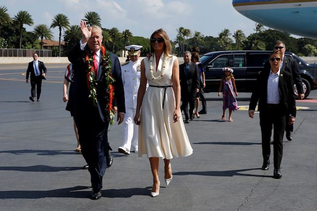 U.S. President Donald Trump and first lady Melania Trump arrive aboard Air Force One at Hickam Air Force Base, Hawaii, U.S. November 3, 2017. REUTERS/Jonathan Ernst - RC1C066CF5D0