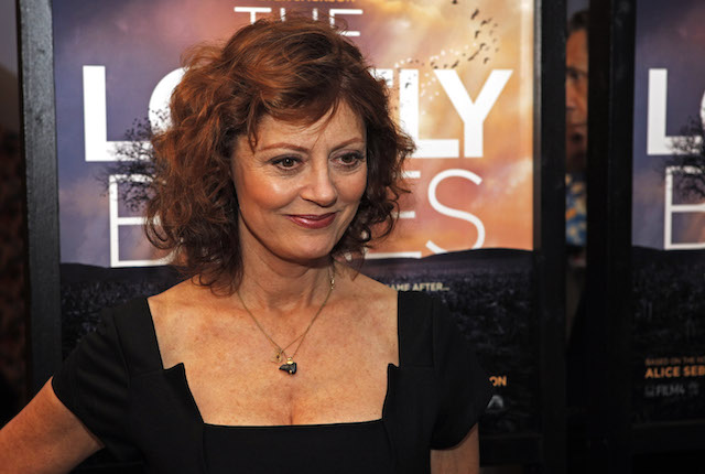 Actor Susan Sarandon attends the premier of Lovely Bones in New York, December 2, 2009. REUTERS/Finbarr O'Reilly (UNITED STATES ENTERTAINMENT) - GM1E5C30V5Z01